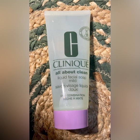 Clinique - All About Clean Liquid Facial Soap ‘Mild’ | Dry Combo Skin - 2.5oz - Picture 7 of 12